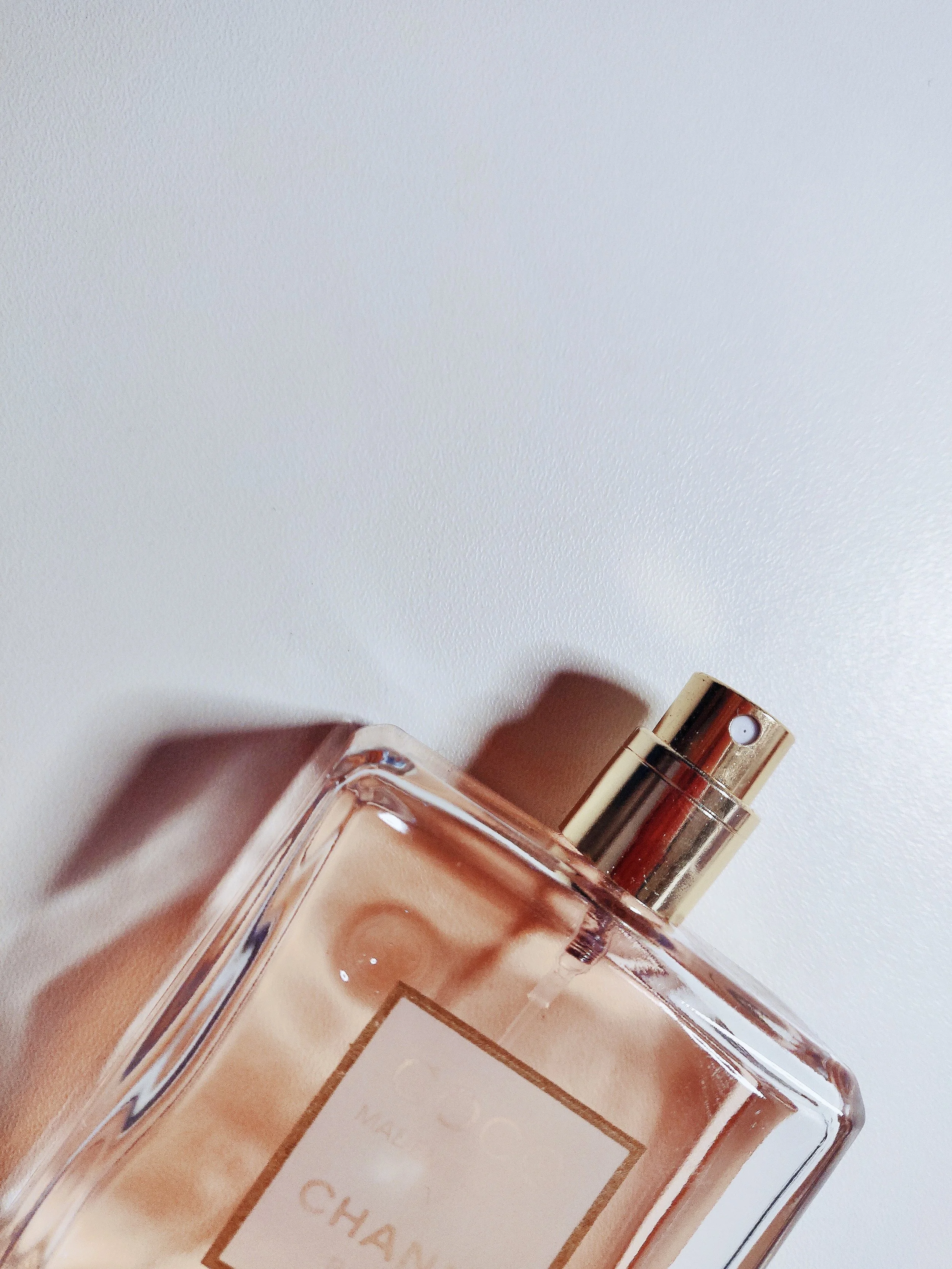 How to Choose Your Signature Scent in Your 60s, According to Beauty Pros