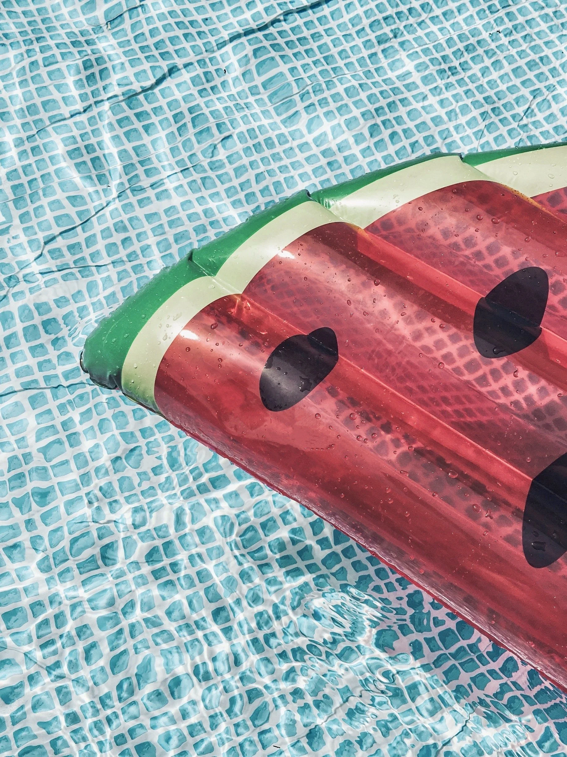 The 5 Best Swimsuit Styles If You're Over 50, According to Stylists