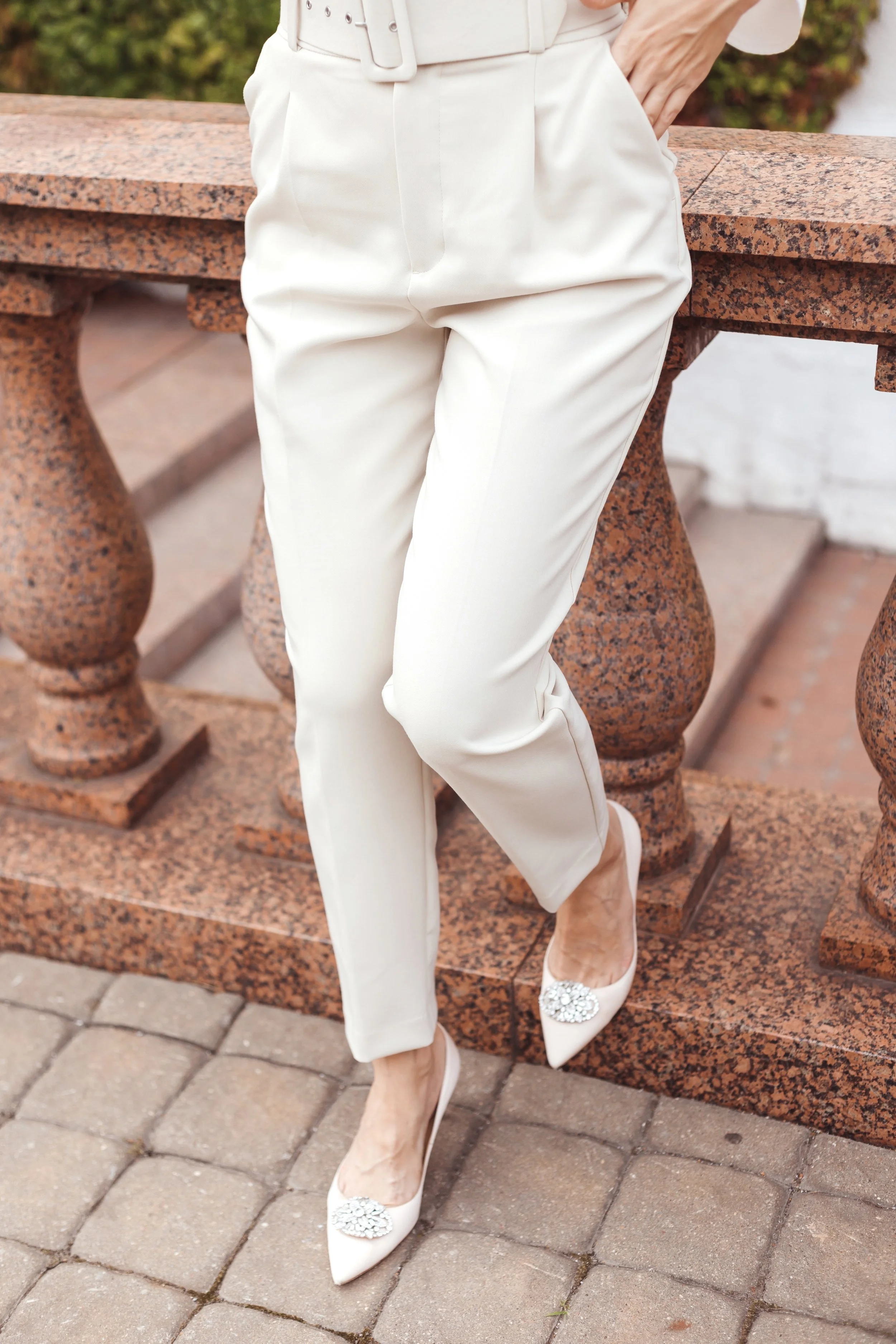 8 Tips for Wearing High-Waisted Pants Over 50