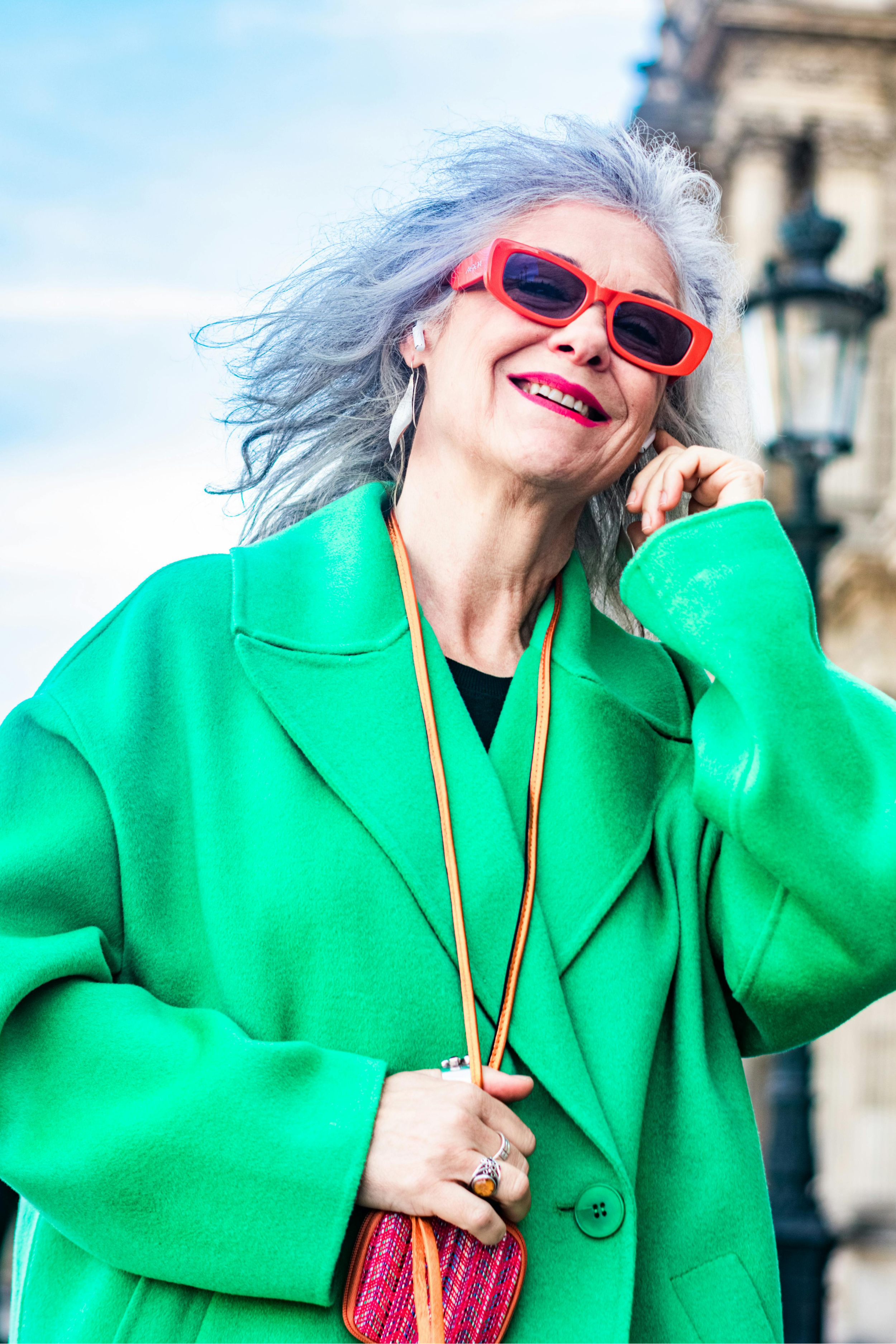 10 Tips for Wearing Sunglasses Over 60