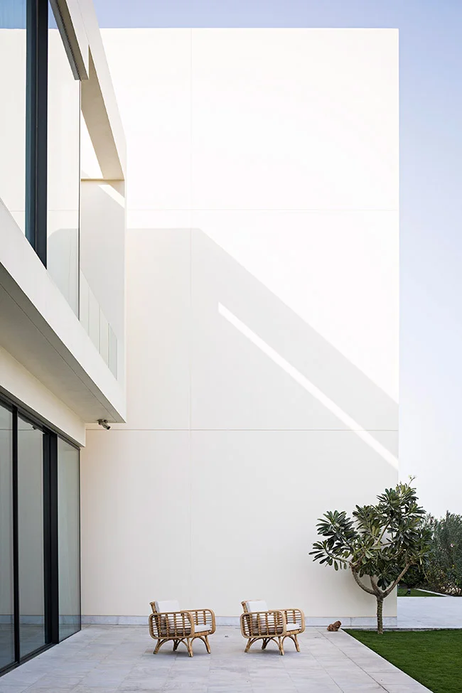 DUB5-AMAR-SABEH-Architecture-Studio-Palm-villa-Dubai-2018-©Yann-Deret-8298.jpg