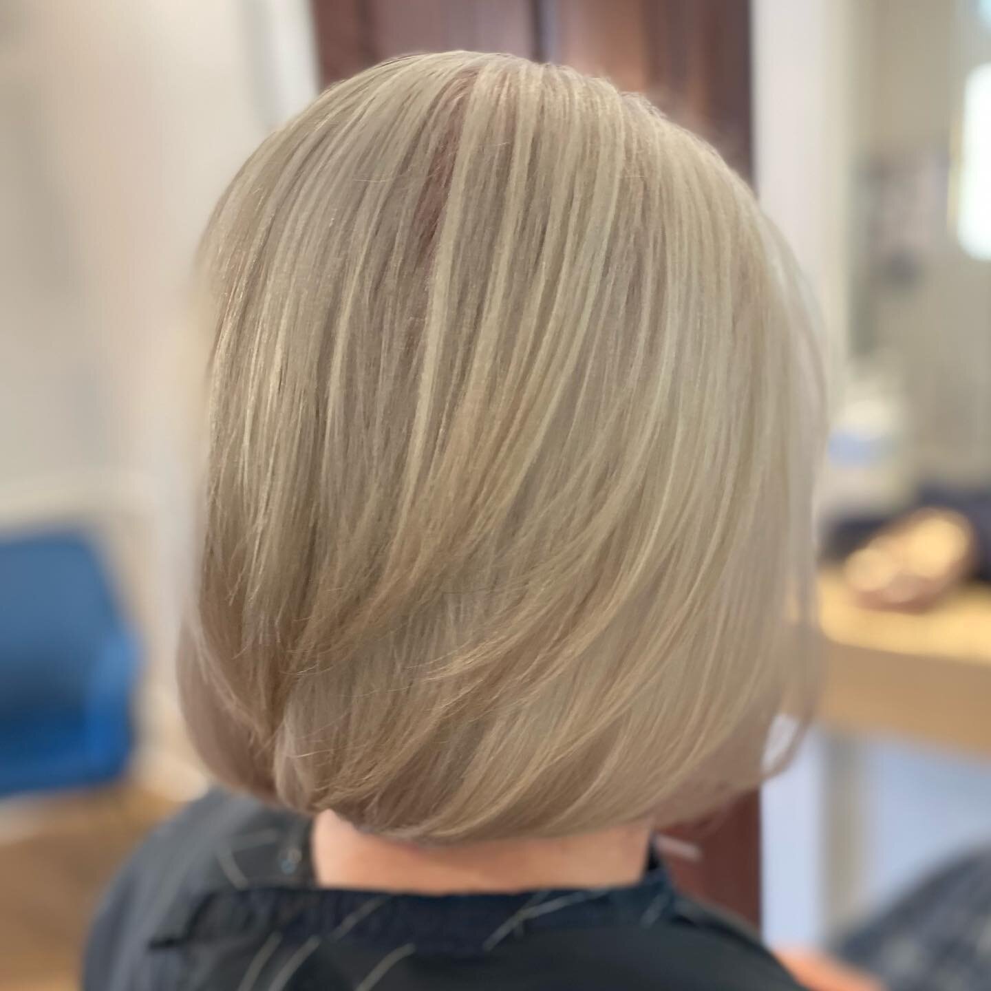 Freshened up for summer! ☀️

Sometimes taking a little bit off the length makes a big difference! 💁&zwj;♀️✨

Haircut by Laurie💫

#salon39onstate #salon39bybrettwilson #doylestownhair #doylestownpa #buckscountyhair #hairstyles #shorthair #summerhair