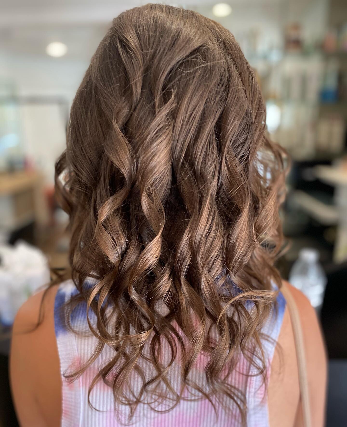 We are loving this beautiful bridesmaids hair! 😍💐

So much texture and dimension in these gorgeous waves! 💁&zwj;♀️

 
Styled by Jen Reese💫

#salon39onstate #salon39bybrettwilson #doylestownhair #doylestownpa #buckscountyhair #hairstyles #bridesma