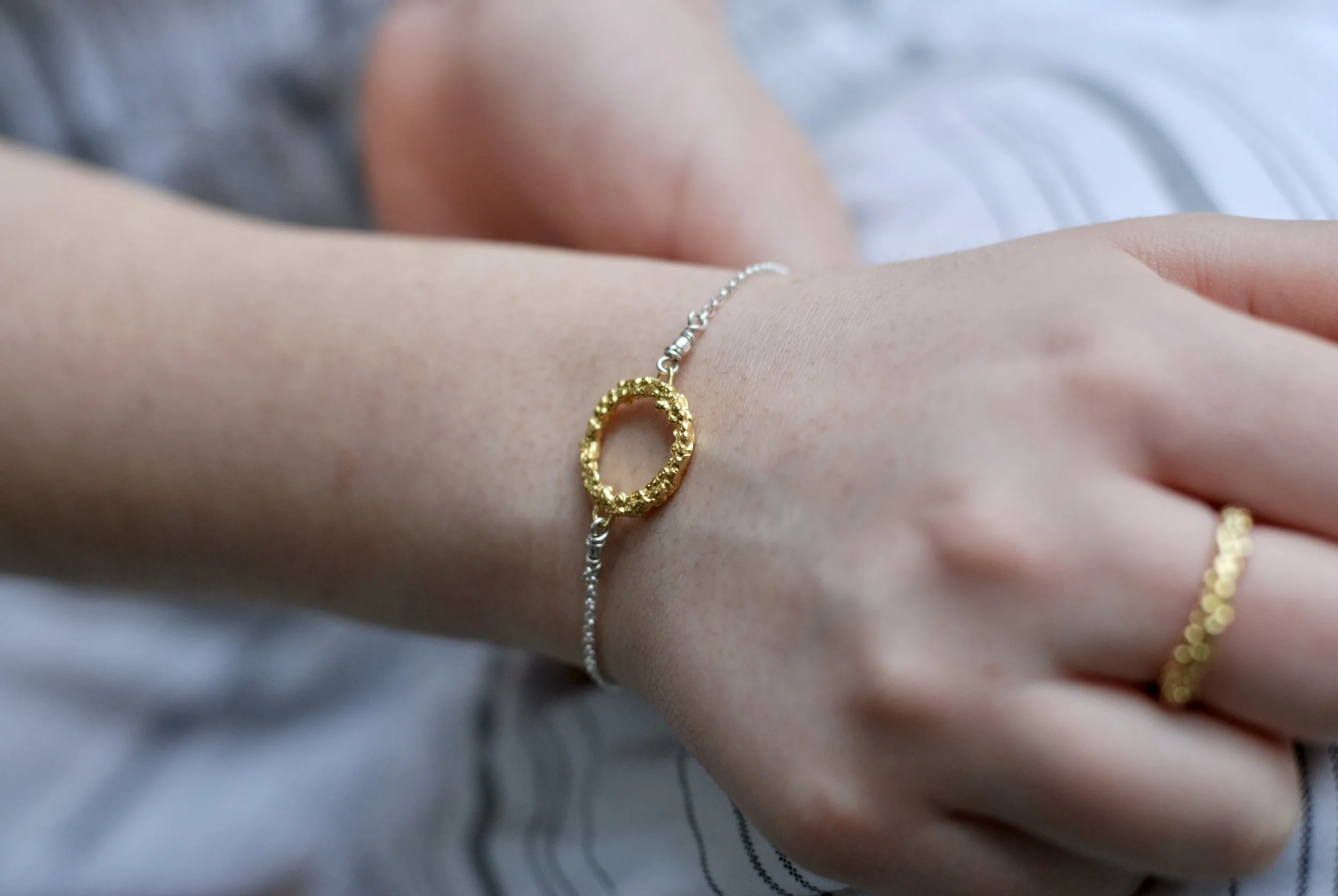 Circle bracelet in textured bubbles gold Militza Ortiz