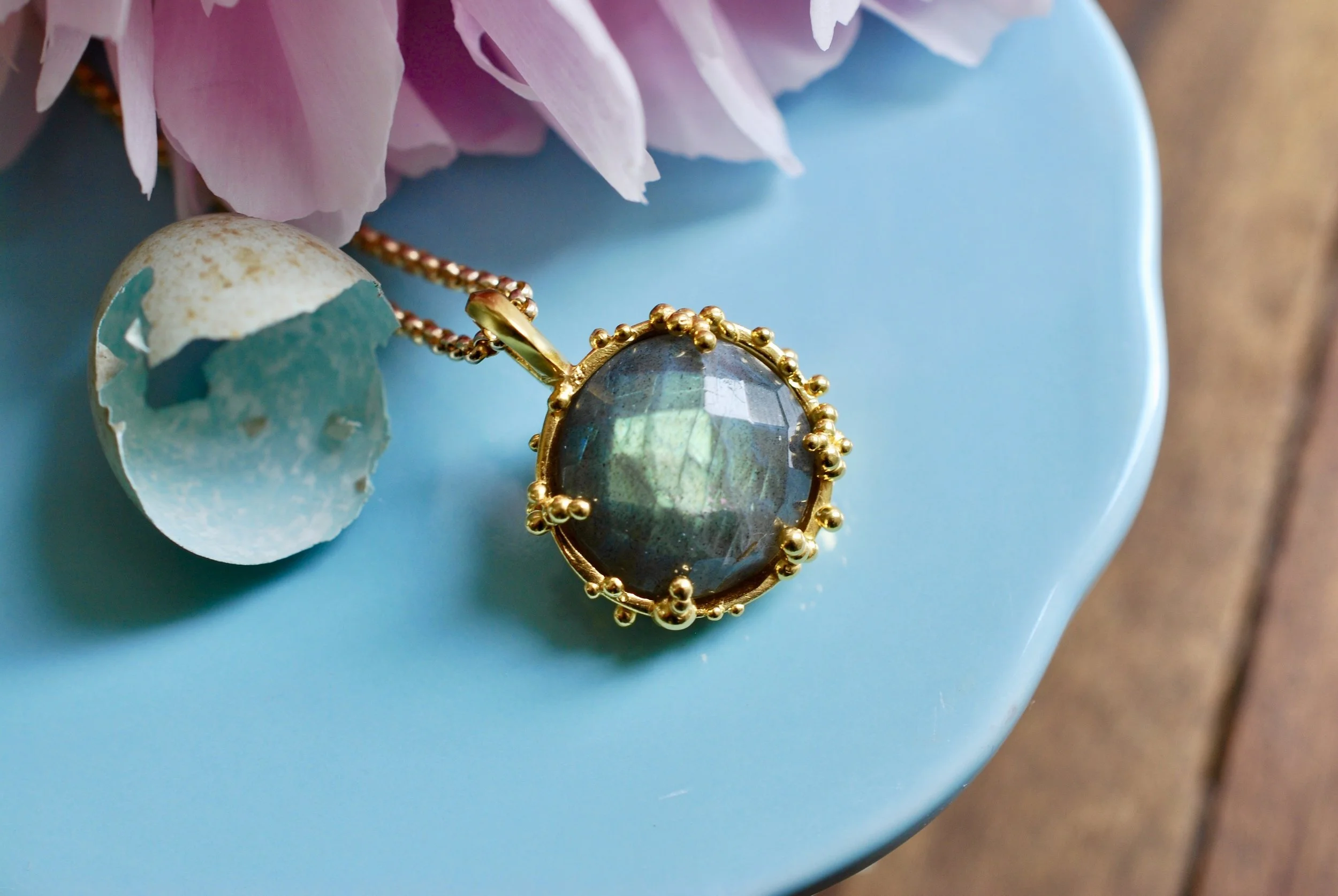 LABRADORITE ORGANICA PENDANT GOLD