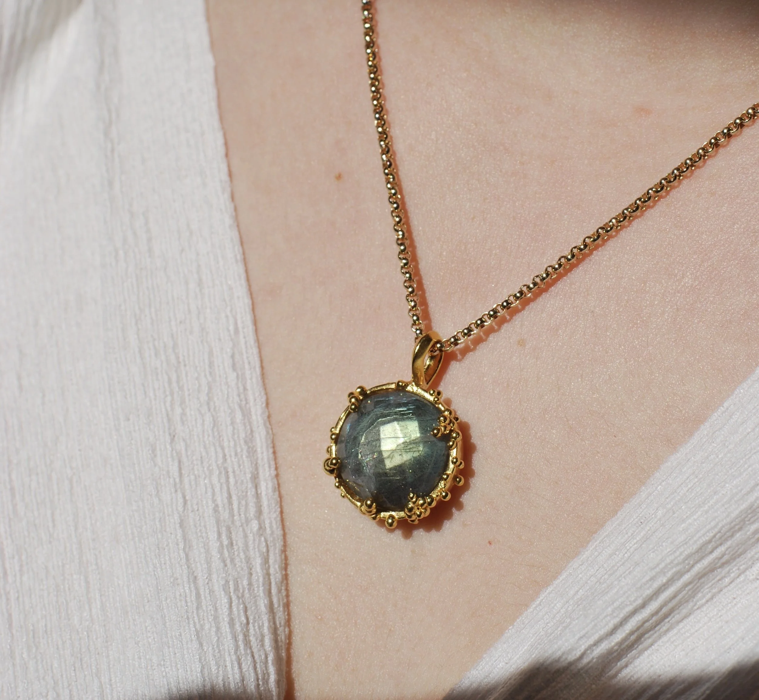 LABRADORITE ORGANICA PENDANT GOLD