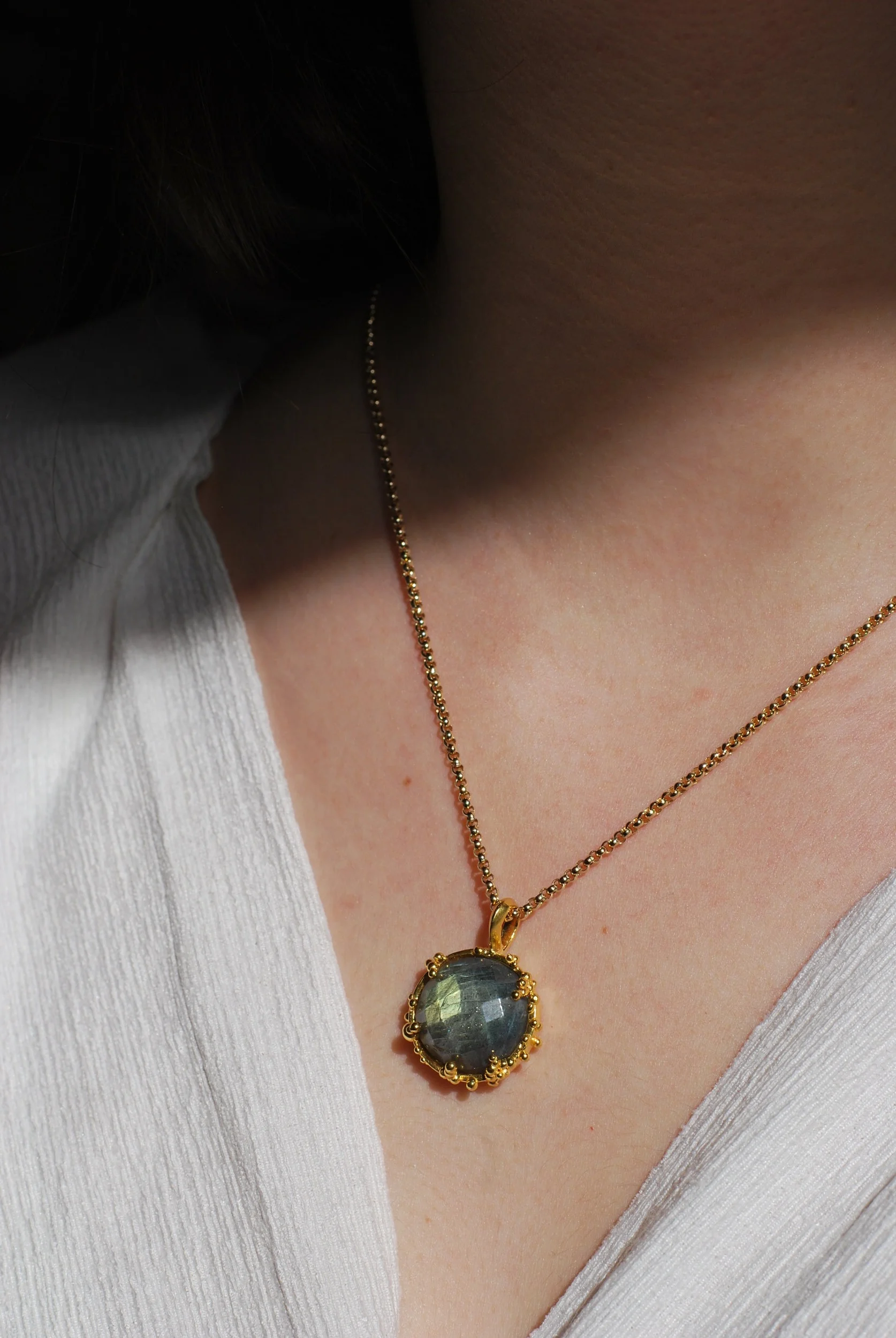 LABRADORITE ORGANICA PENDANT GOLD