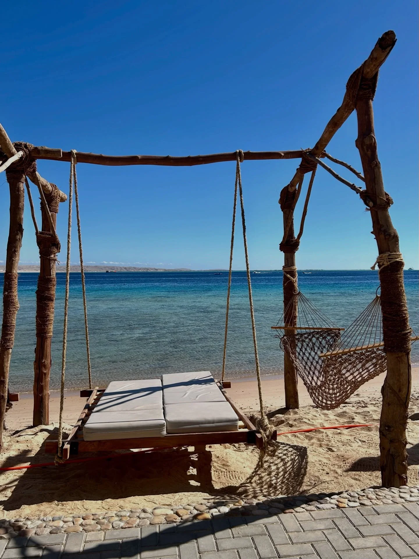 Mink&auml;laisiin tunnelmiin toivomme teid&auml;n vajoavan Arohassa? Esimerkiksi t&auml;llaisiin✨.

Ehk&auml; luet lehti&auml; puhelimen selailun sijasta? Ehk&auml; suljet silm&auml;t pesupaikalla? Ehk&auml; vaihdat ulkokeng&auml;t tossuihin. Ehk&aum