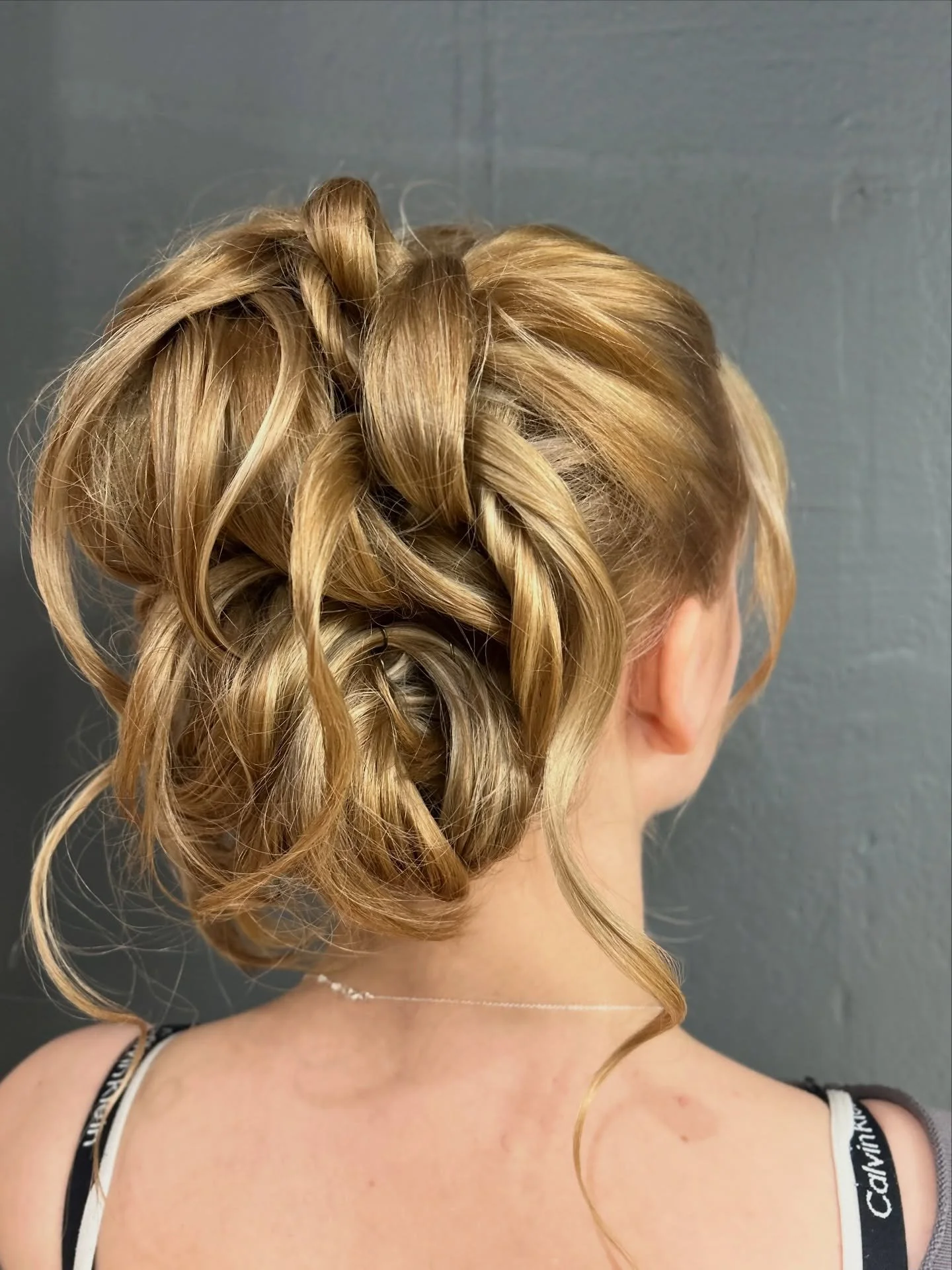 Vanhojentanssit ja kampaukset🥰

Tekij&auml;: Laura @arohanlaura 

#vanhojenp&auml;iv&auml; #vanhojenp&auml;iv&auml;kampaus #arohahelsinki