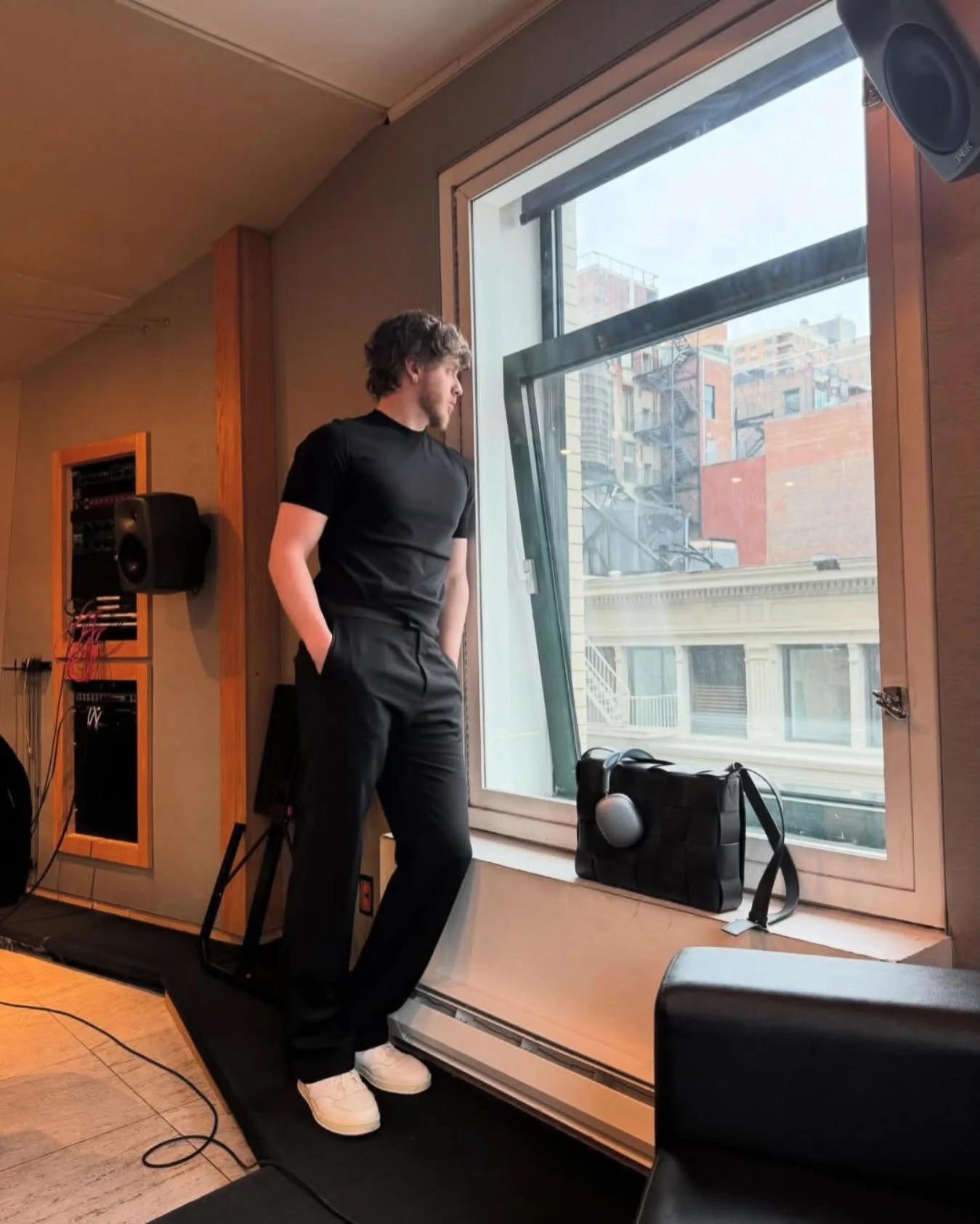 Throwback to sunny days in Studio A with @jackharlow ☀️