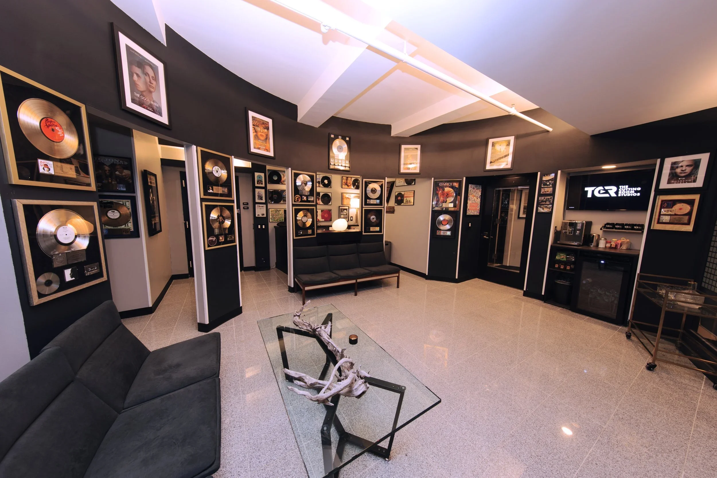 lobby4th.WEBP