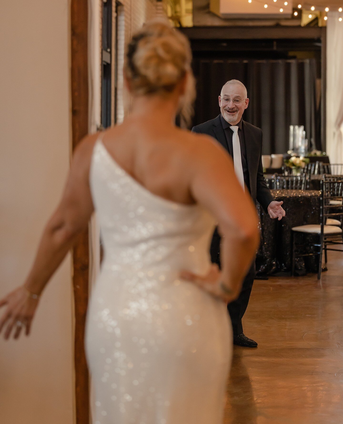 35 years later, and Jerry's eyes still light-up when Stephanie walks in the room! Stephanie and Jerry celebrated their 35th wedding anniversary @markethall1914 in December. 💕⁠
.⁠
.⁠
.⁠
🏨: @markethall1914⁠
📸: @photographyehbyroxane⁠
📒: @dogwoodgat