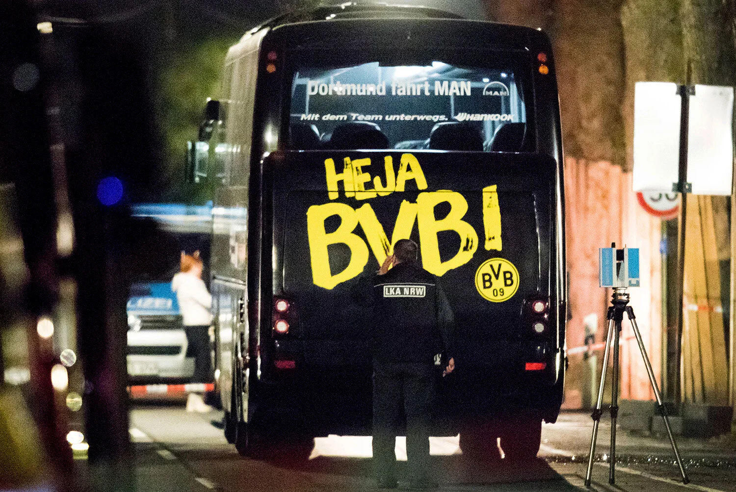 Bildjournalismus | Anschlag auf den BVB-Bus