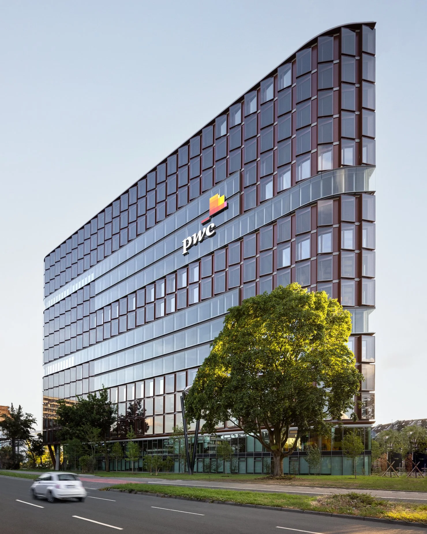 Architekturfotografie | Eclipse Duesseldorf - II | HPP -PWC
