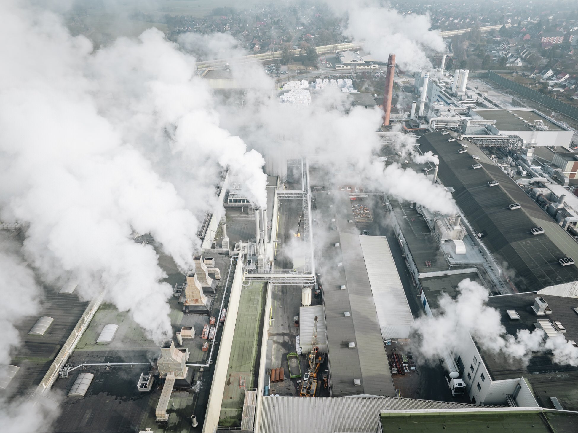 Drohnenaufnahme einer Industrie- und Infrastrukturanlage in Varel für Hölscher Wasserbau. Luftbild zur Dokumentation eines technischen Projekts.