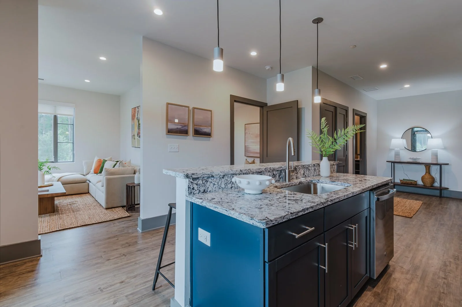 25MinettaLn-Web-11 (1).jpg