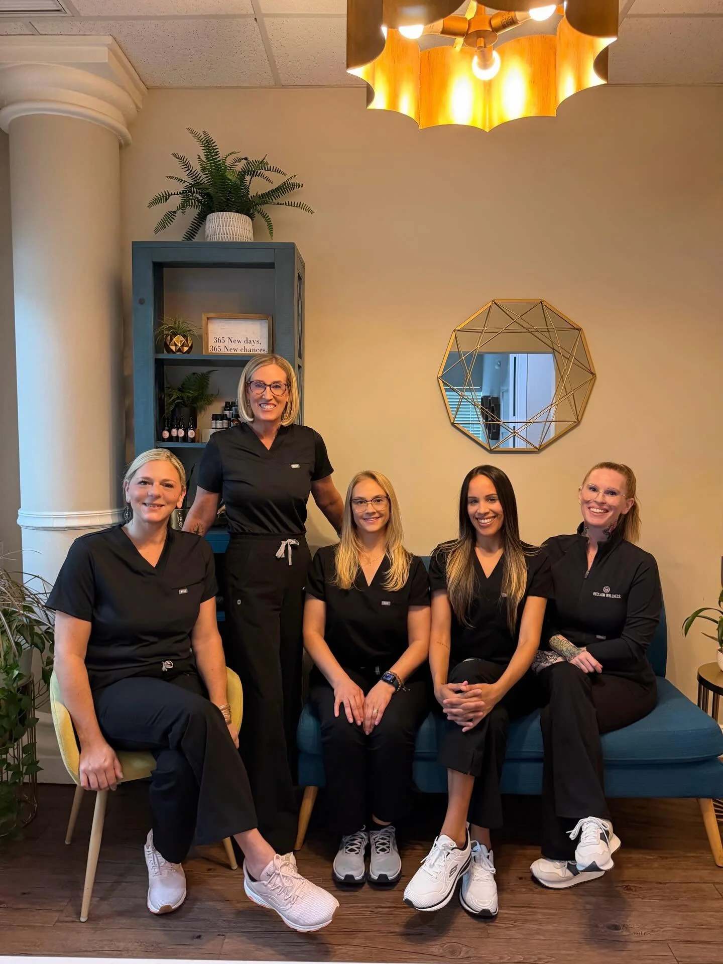 𝐎𝐔𝐑 𝐅𝐀𝐌𝐈𝐋𝐘 𝐈𝐒 𝐆𝐑𝐎𝐖𝐈𝐍𝐆! 🌱✨

We have 2 new beautiful additions to our team! 

𝐊𝐞𝐭𝐲 𝐎𝐫𝐨𝐳 𝐅𝐨𝐠𝐥𝐢𝐚𝐧𝐨, a board certified acupuncture physician, herbalist and medical esthetician brings warm, whole-body care helping you fee