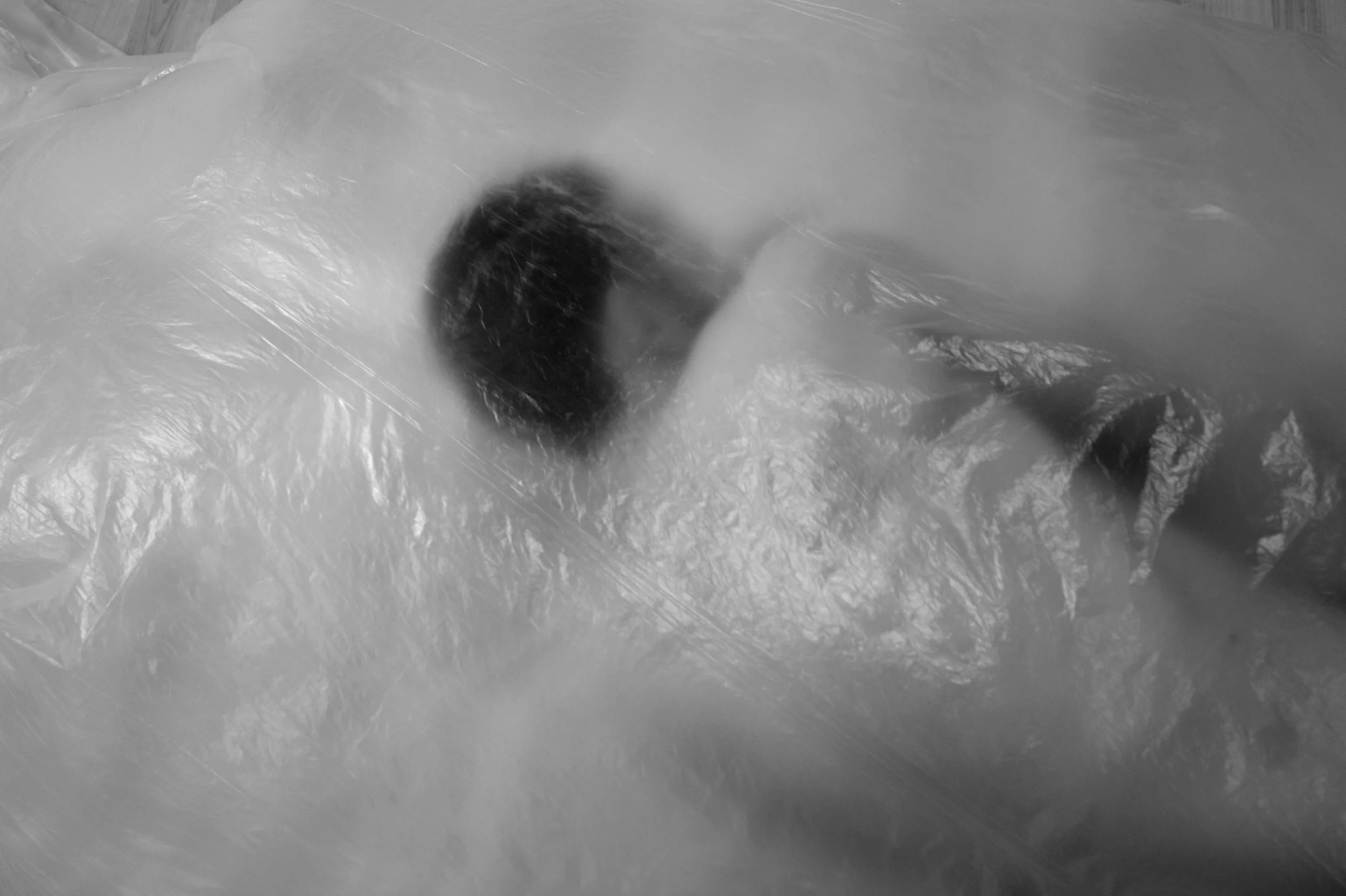  Cascas is a Performatic instalation based on the utter need of sexual interaction between men in a society were touch, communication and male bonding is constantly repressed.  During a period of 3 months the performer installed different dating apps