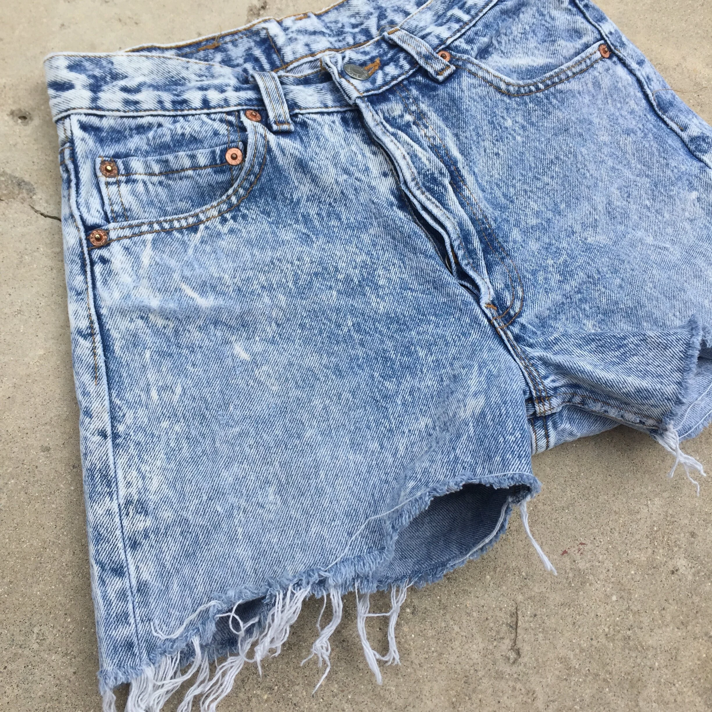 Levis_AcidWash_Shorts_3.JPG