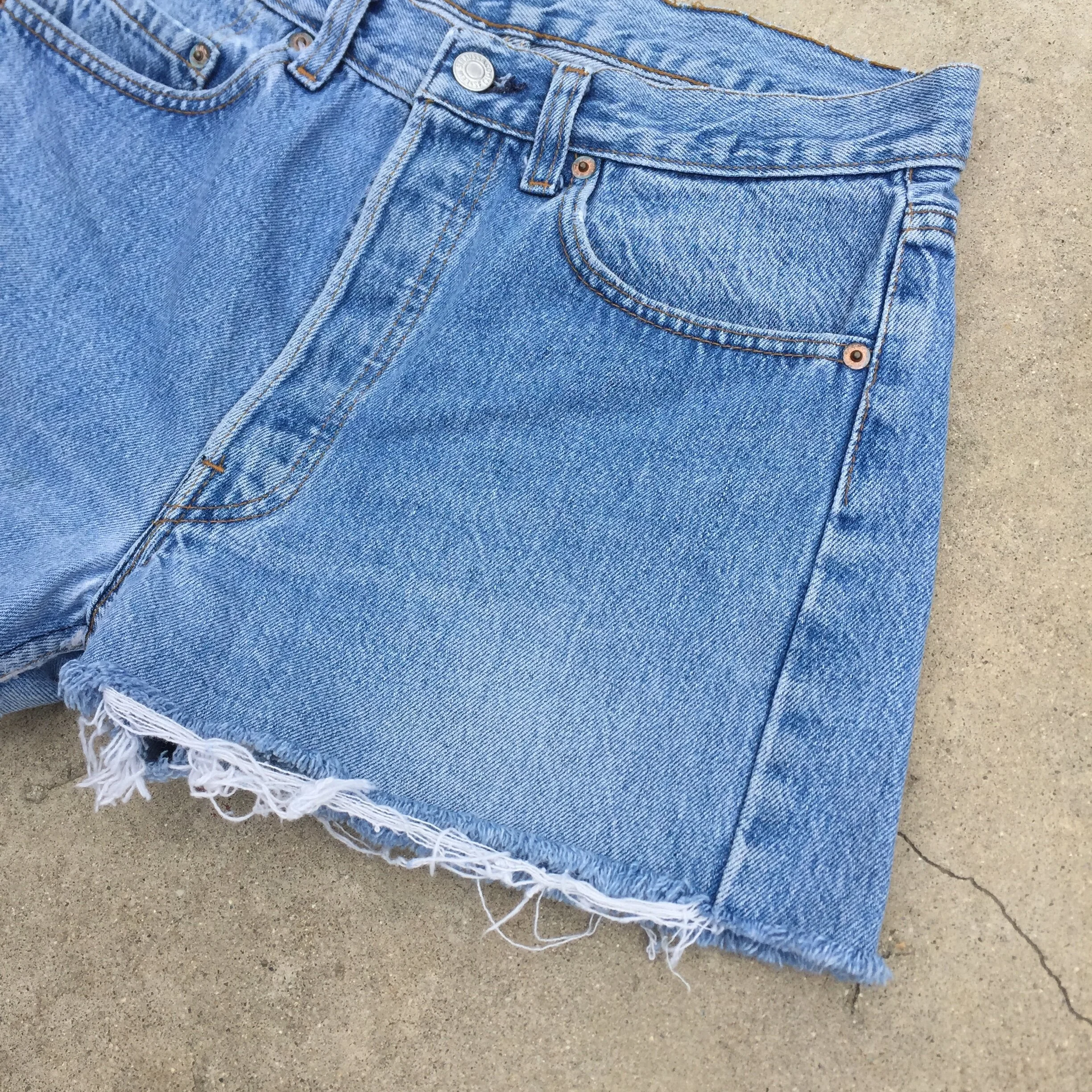 Levis_CutOff_Shorts_patchless_2.JPG