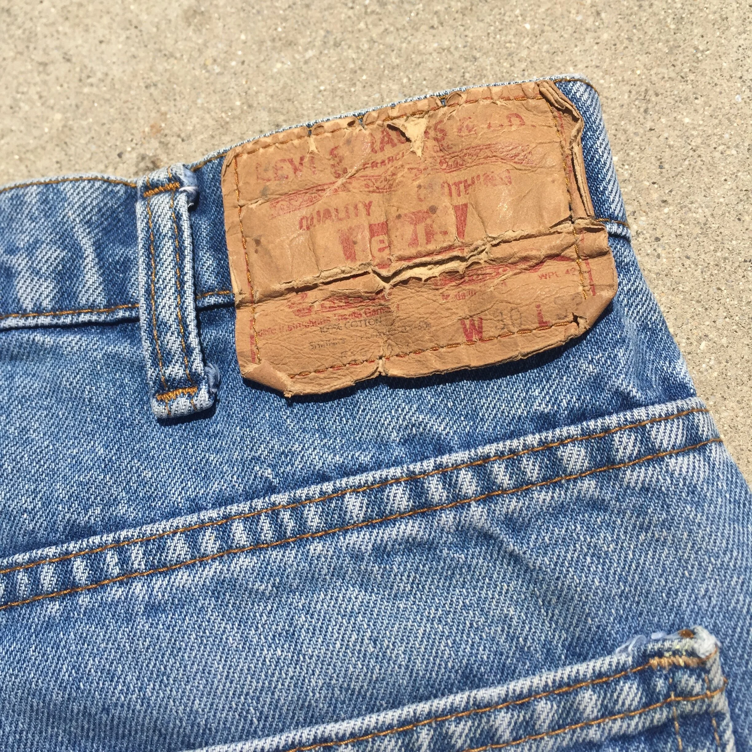 Levis_OrangeTab_sideslits_shorts_3.JPG