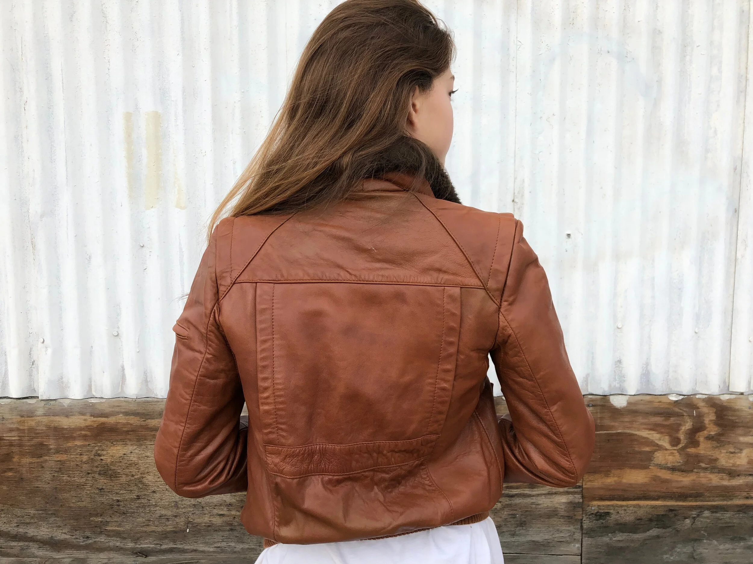 BrownLeatherJacket_fakefurcollar_19.JPG
