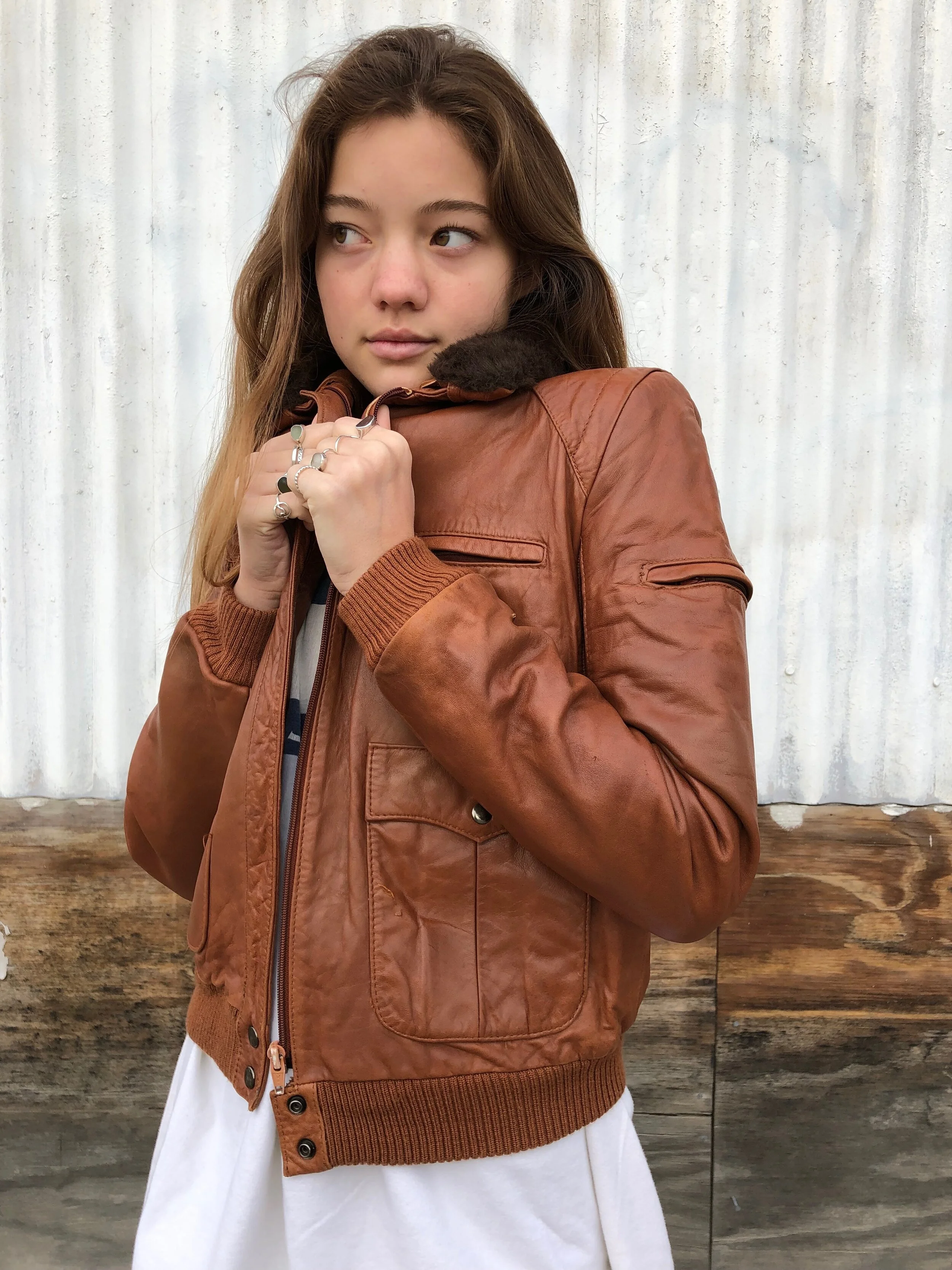 BrownLeatherJacket_fakefurcollar_21.JPG