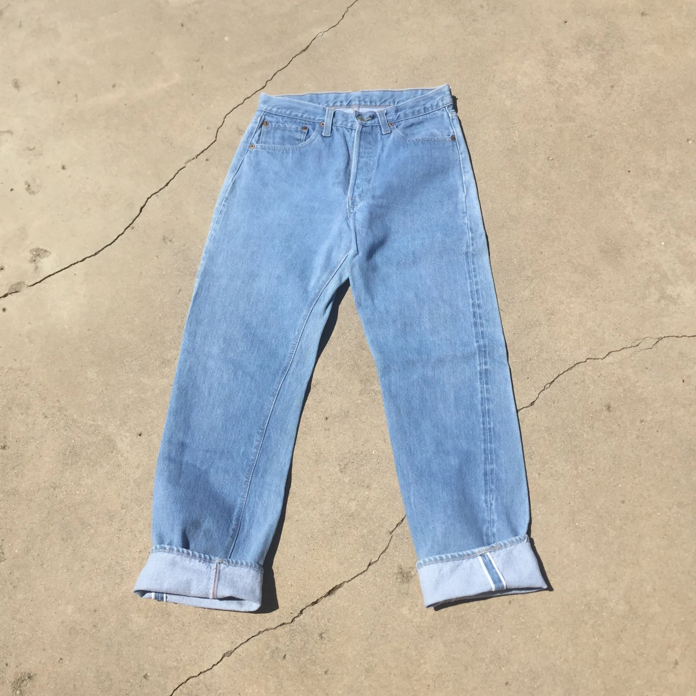 Levis_selvedge_superlightwash_pinkstitch_3.jpg