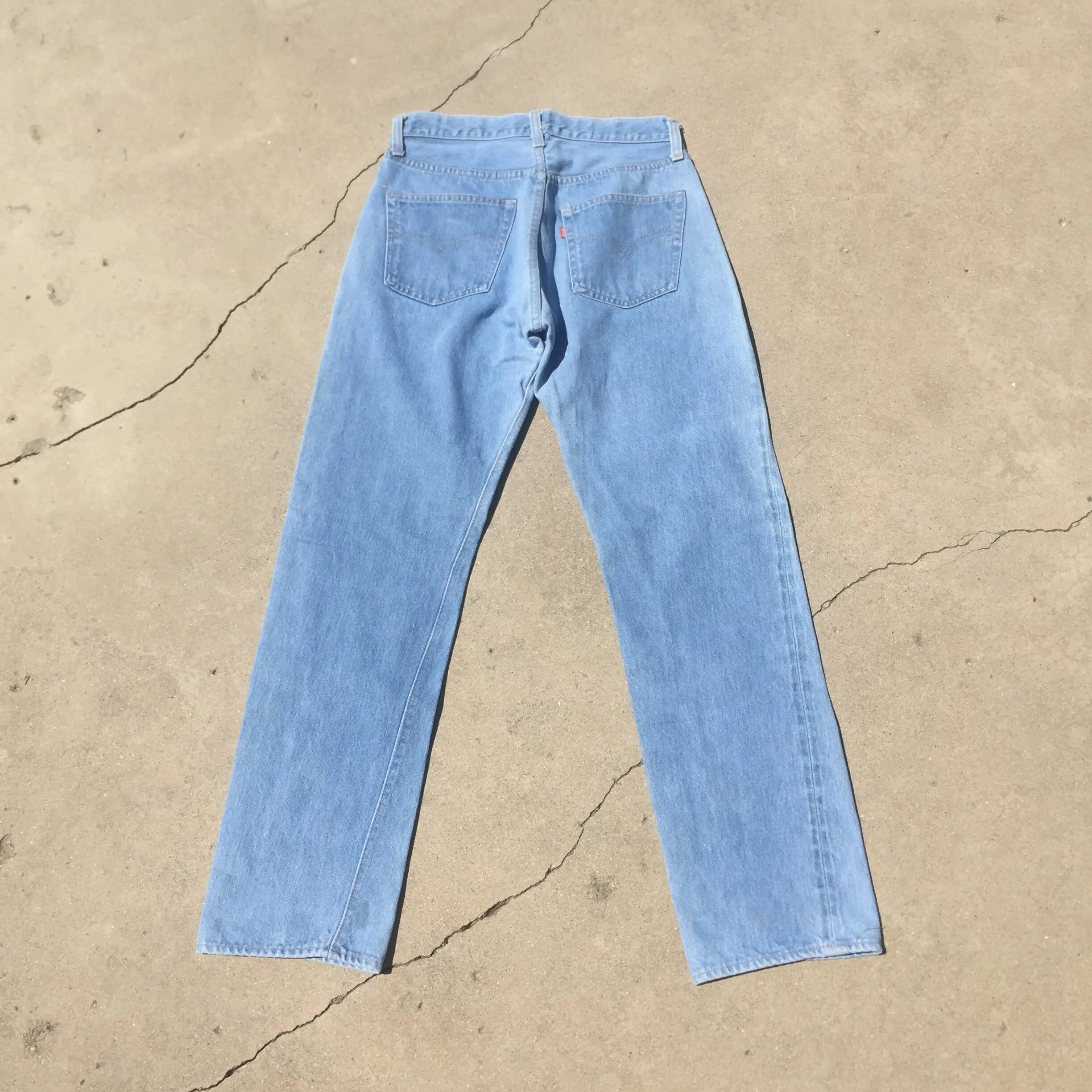 Levis_selvedge_superlightwash_pinkstitch_5.JPG