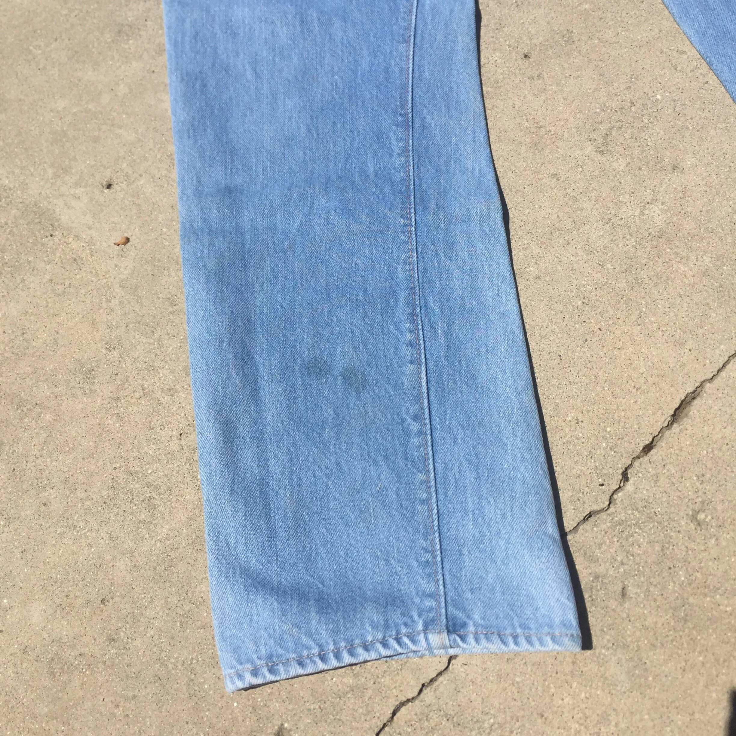 Levis_selvedge_superlightwash_pinkstitch_7.JPG