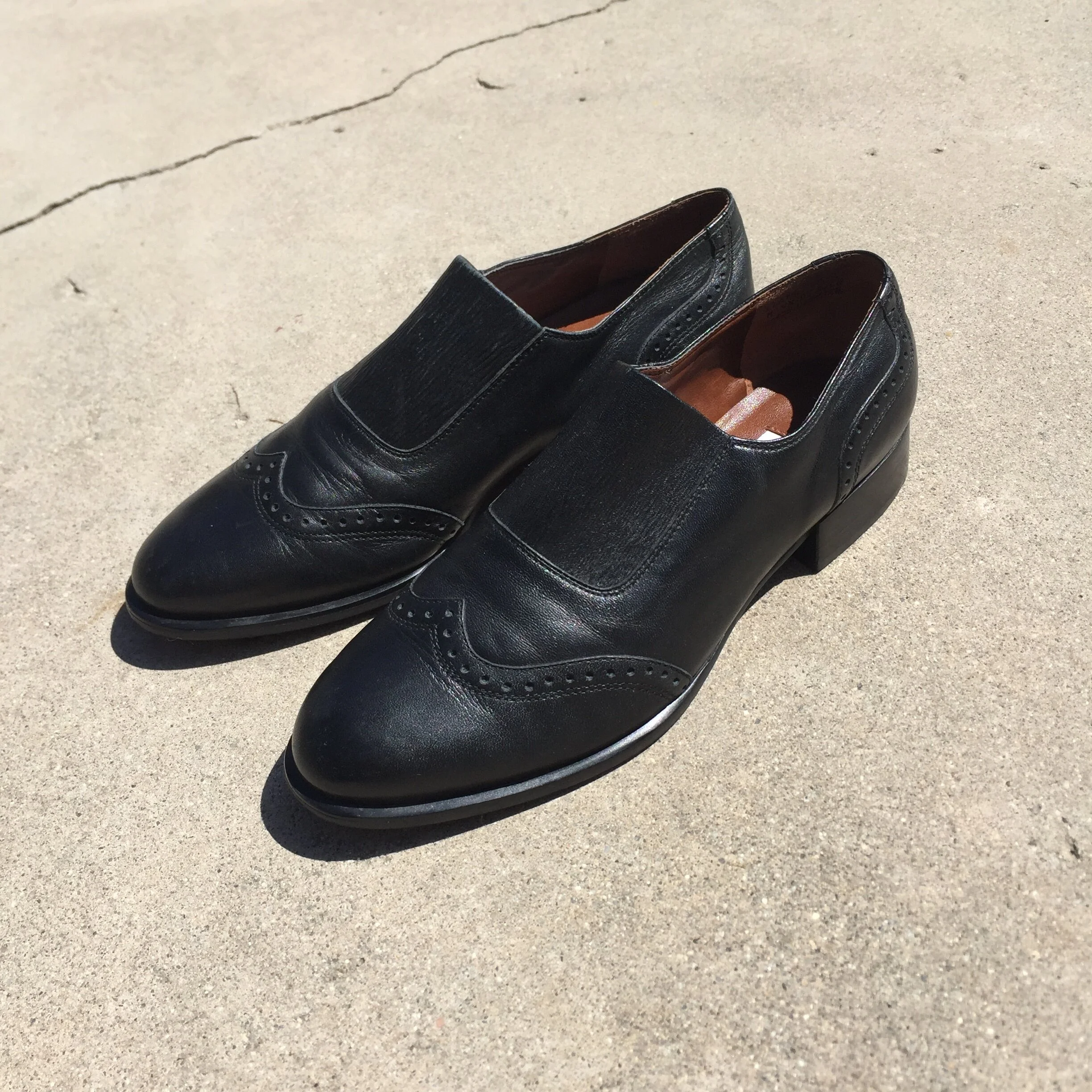 BlackLeatherShoes_withwingtip_1.JPG