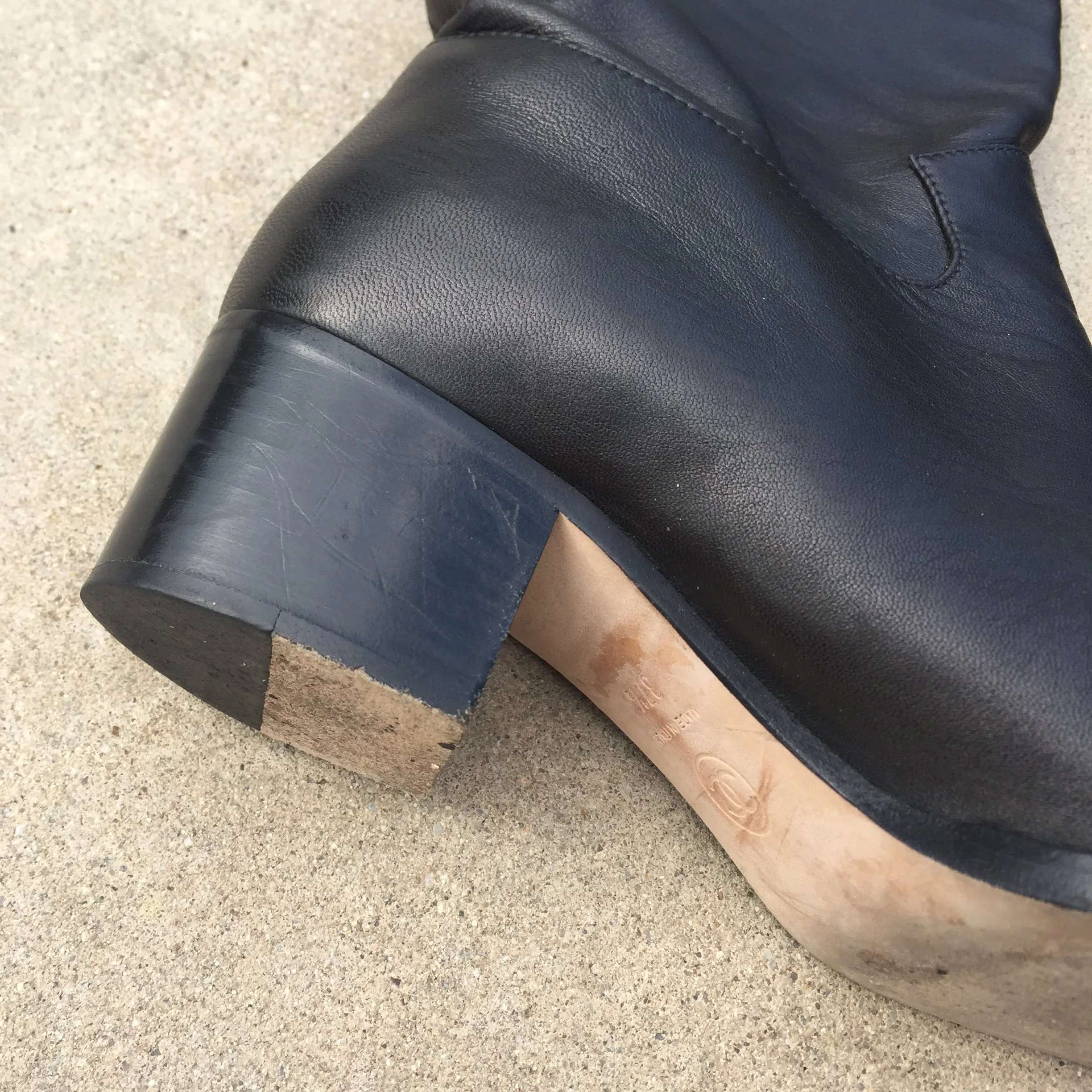 ChanelBlackBoots_10.JPG