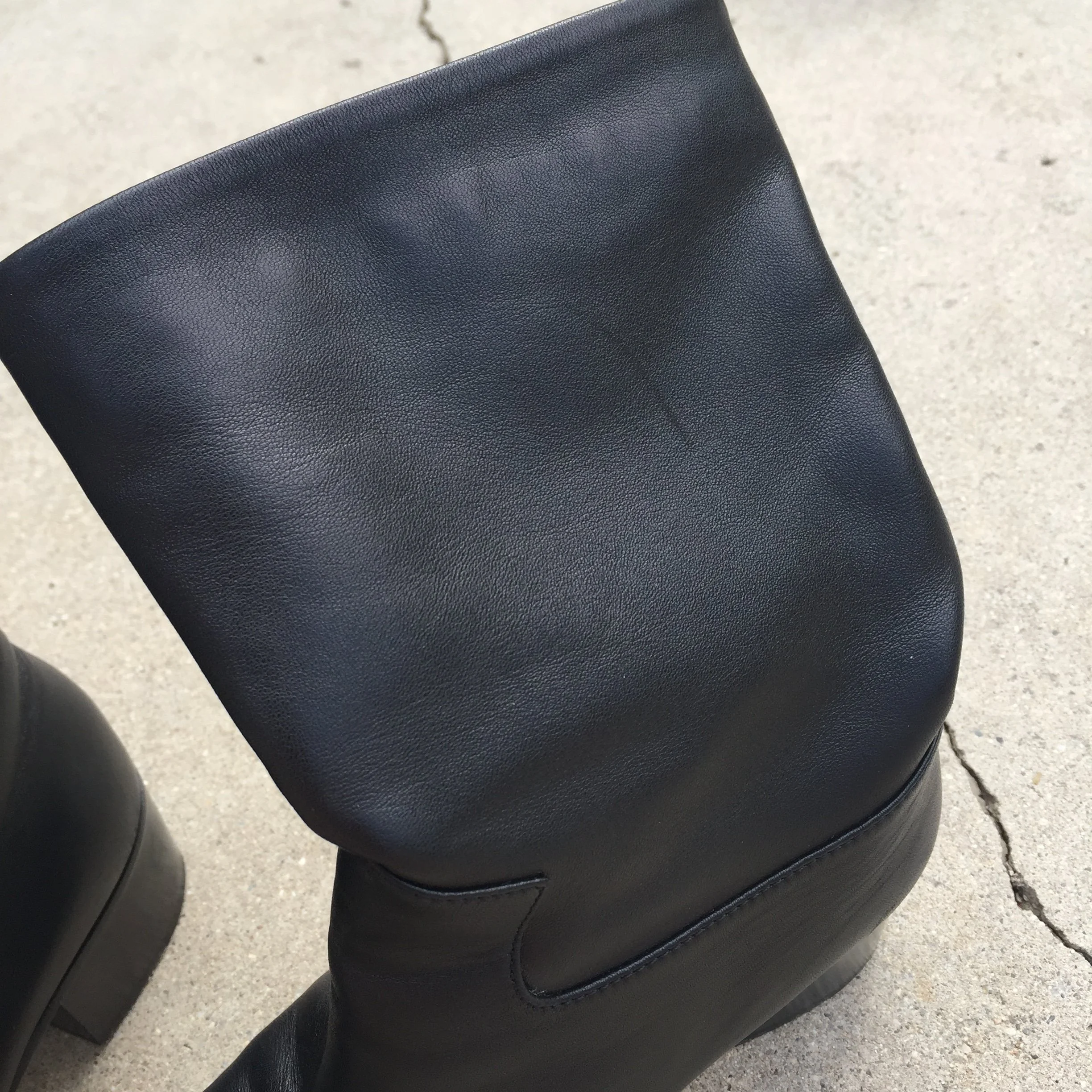 ChanelBlackBoots_15.JPG