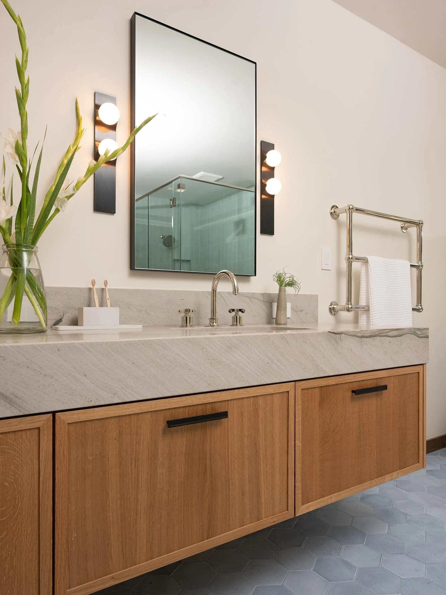 There’s something about a clean, sleek bathroom that enhances your daily routine. From mornings getting ready, to evenings unwinding before bed, every element is designed with intention so this space is not only beautiful, but also thoughtfully