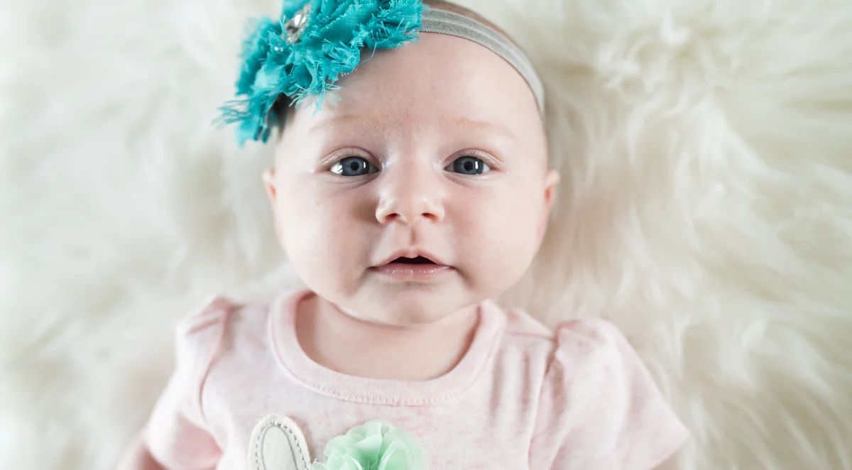 welcome 6 week old girl + big sister | lifestyle newborn photographer