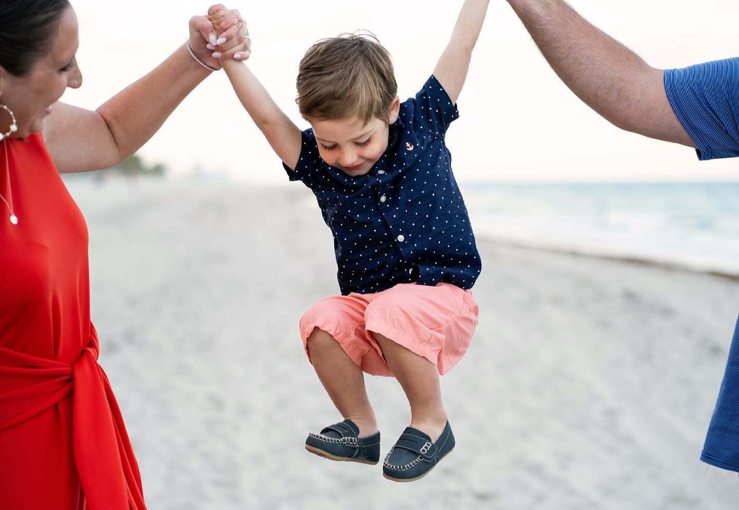 Those little shoes 😍
.
.
.
.
#floridafamilyphotographer #hollywoodbeach #vacationphotographer #floridafamilyphotography #tammijphotography