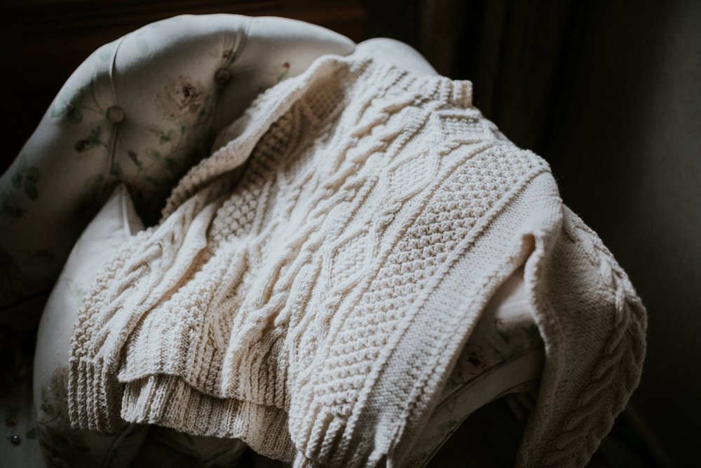 Kleding Dameskleding Sweaters Vesten Vintage Aran Irish Fisherman Knitted Big Cardigan Wool Two Pocket Front Button Closure Hand Knit 