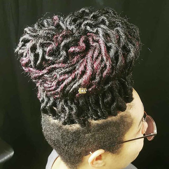 &ldquo;Invest in your hair.. It&rsquo;s the crown you never take off.&rdquo; Need braids?! Our gal Bibi is the best!! Book with her now for all your braiding needs.. 🖤@hairdobybibi 🖤 #Braids #Braider #CornRows #GhanaCornRows #SingleBraids #FeedInBr