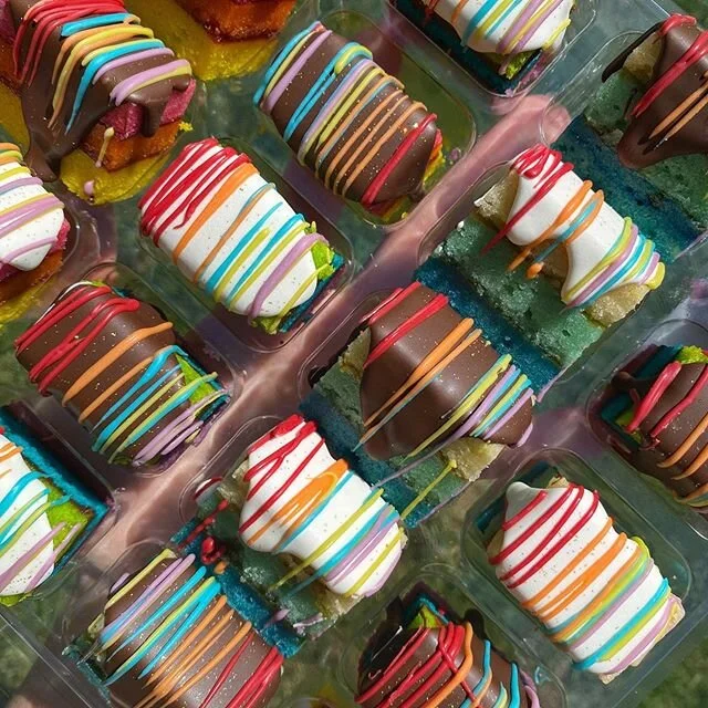 Love is love ❤️🧡💛💚💙💜 #pride #zolabakes #rainbowcookies