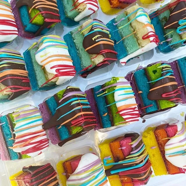 PRIDE rainbow cookies now available on zolabakes.com !! For every pride box sold we will donate $5 to @trevorproject ❤️🧡💛💚💙💜 #pride #pridemonth #zolabakes #rainbowcookies #sugarhigh