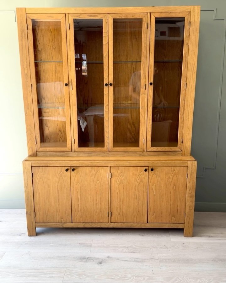 Vintage Oak Hutch by Bernhardt: a vintage piece that&rsquo;s built better than most pieces are today, but looks like it was designed yesterday 😍 Available now on my website