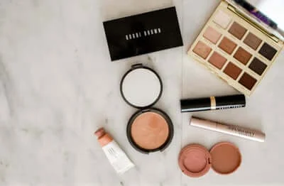 MAKE UP