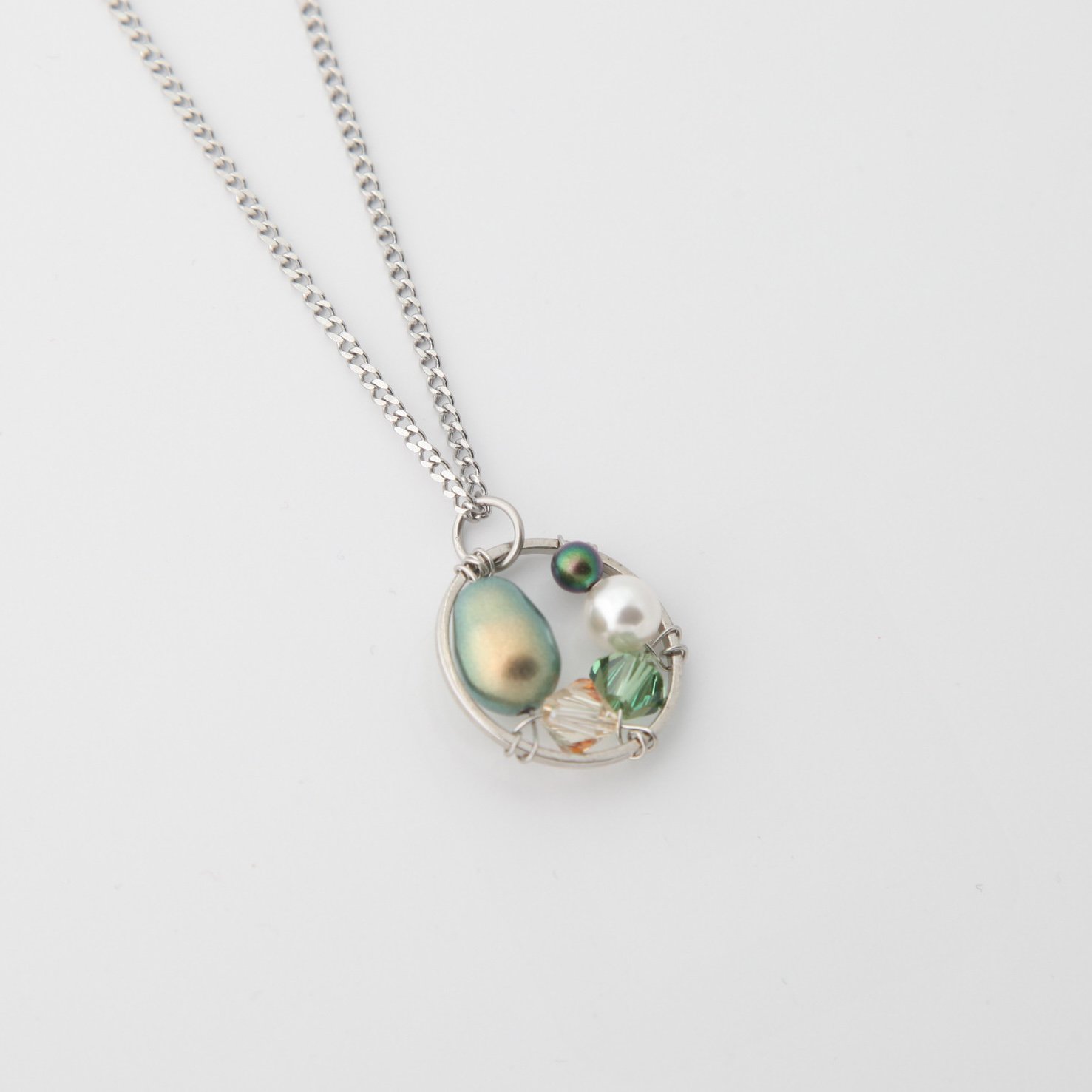 Steel gereen pearl drop necklace pic3.jpg