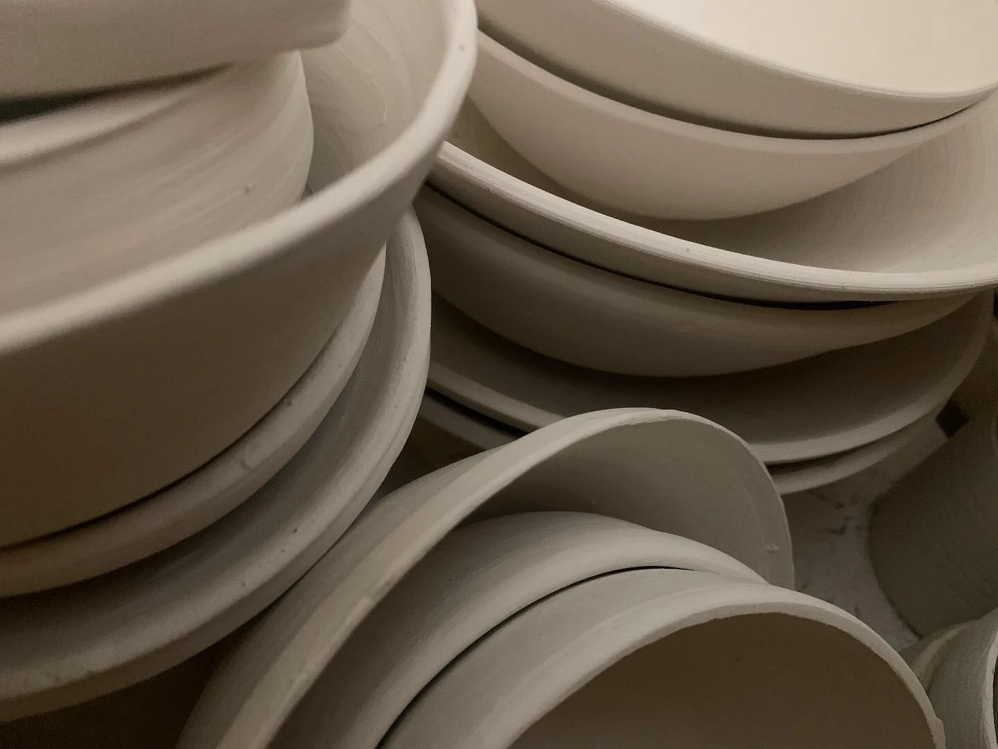 A mix of pots before there first firing.
If you&rsquo;re curious of learning the art of the ceramic craft @claynoosa is open to all levels.
Classes this week are available from Wednesday to Friday for casual lessons 10-1am and 6-9pm.
A full day begin