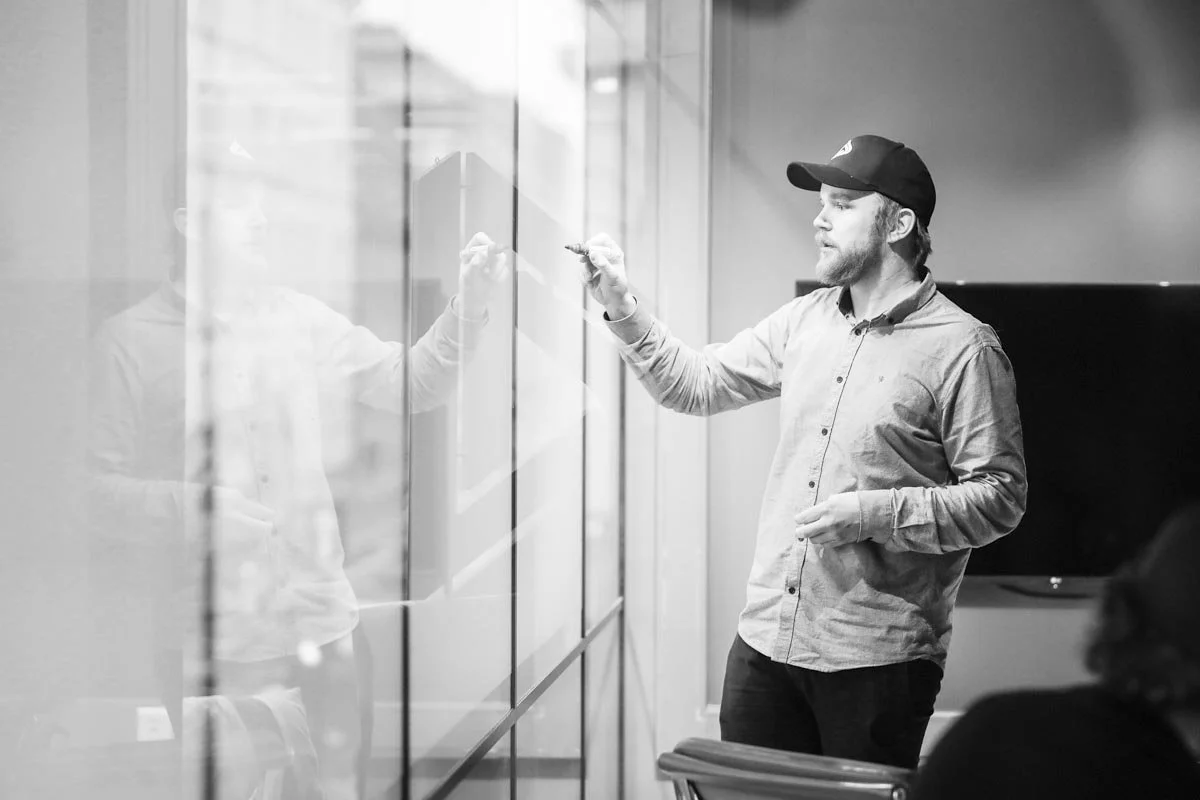 Dekode sikter høyt i jakten på ny kollega