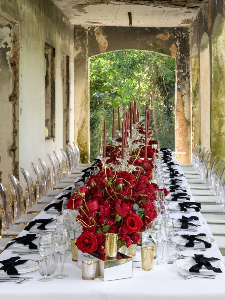 Heaven_Scent_Events_Dangerous_Dinners_Abandon_House_Tablescape_750x.webp