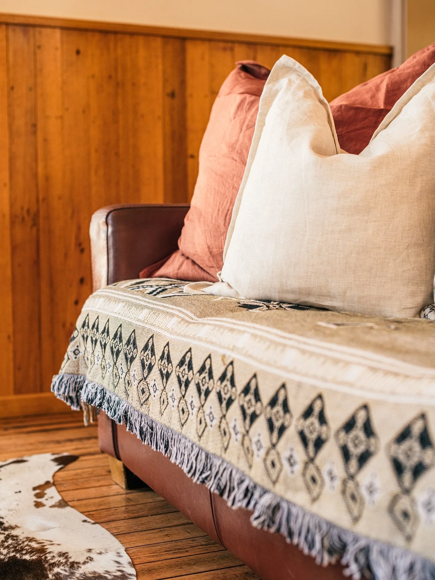 The Little Olive Cabin seems like the perfect place for a cheeky proposal!! 🥰🥂🌟
Congratulations to last weekends guests, we are so grateful to be apart of their special memories 🩵🩵

Our gorgeous tiny home is stocked with a full breakfast and cof