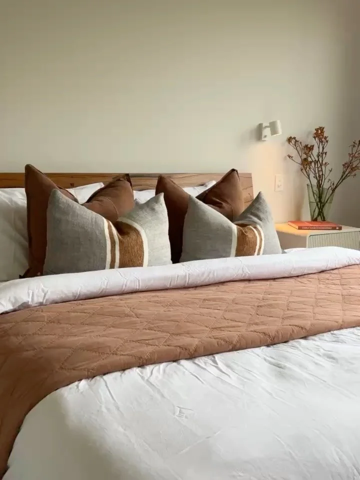 Do you have your summer school holidays planned yet? We have the home for you and your family ⛰️🩵🌟
Perched at the bottom of Mt Buffalo, Silver House is made for families like yours 
🛏️ sleeping 16 in total 
Book your stay at Silver House, Mt Bu