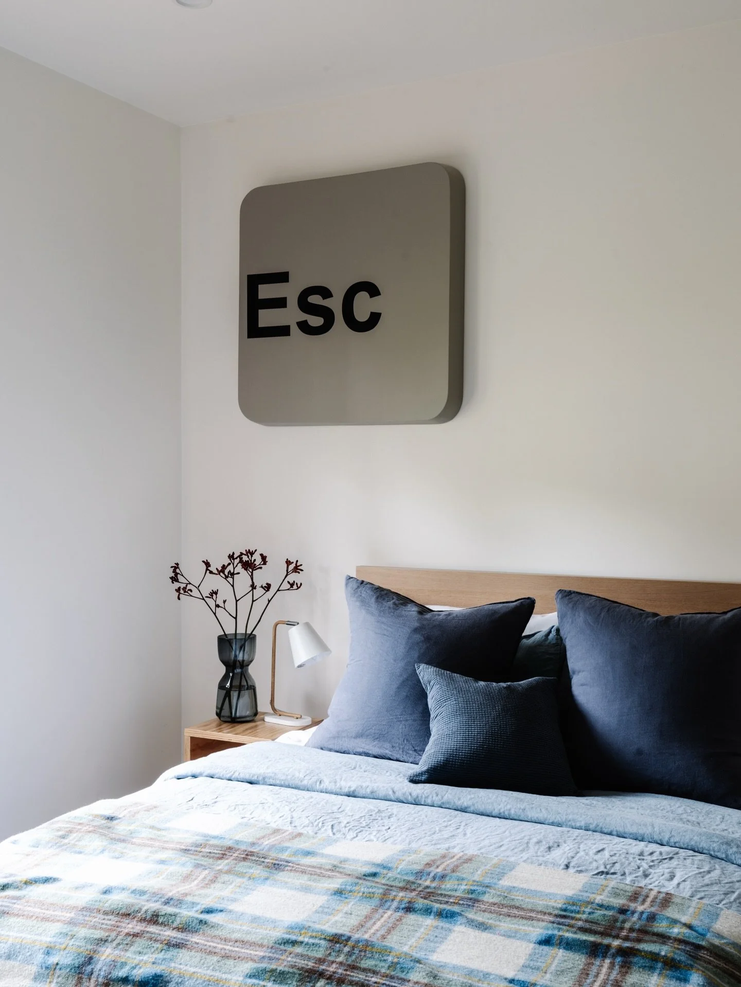 WOODEN HOUSE 🪵⛰️🌲🌟
Your families next getaway home! 

Email: stay@brightboutiqueaccommodation.com.au 
Phone: 0488 554 888