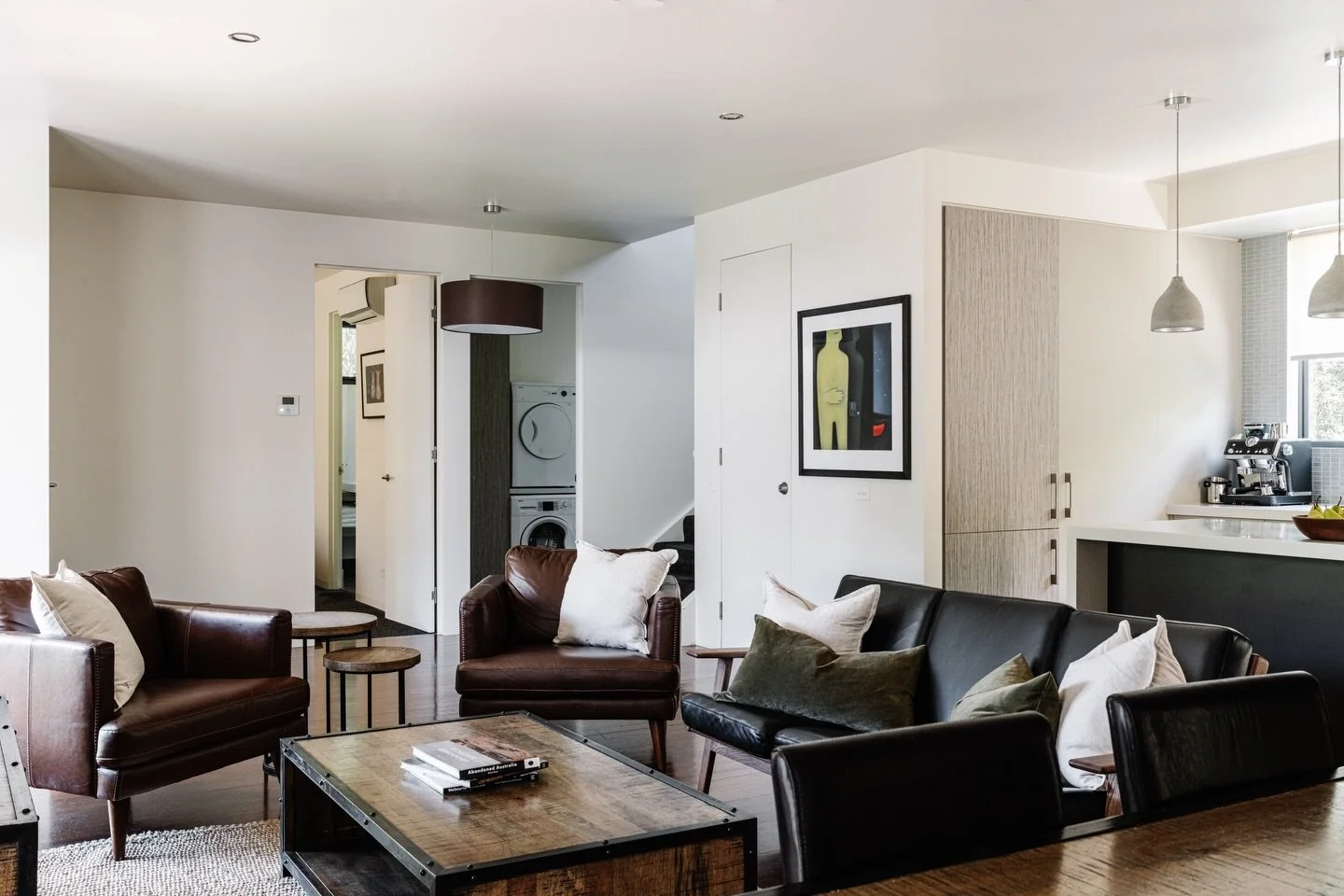 ❄️ Winter has arrived in Bright ❄️

Base yourself in comfort at this beautiful 3-bedroom holiday home and make the most of snow season. Spend your days exploring the alpine villages, hitting the slopes, or enjoying a scenic drive through the High Cou